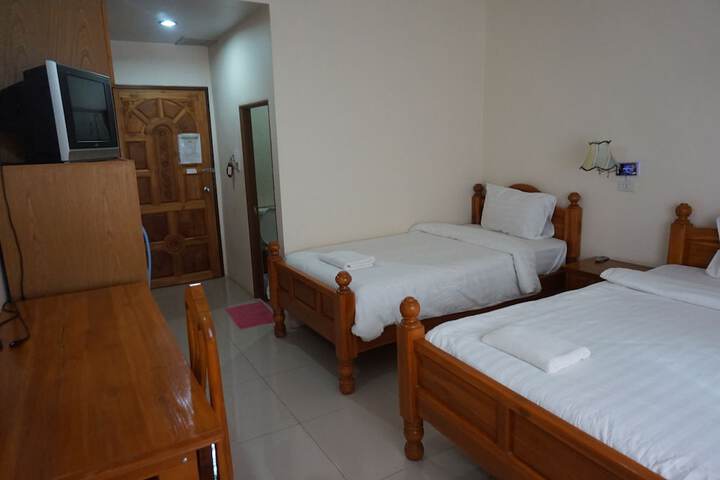 Room 12 of 32