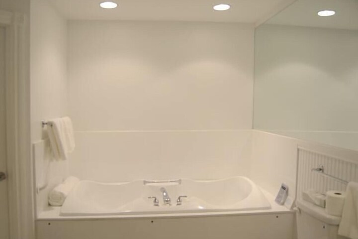 Room 34 of 170