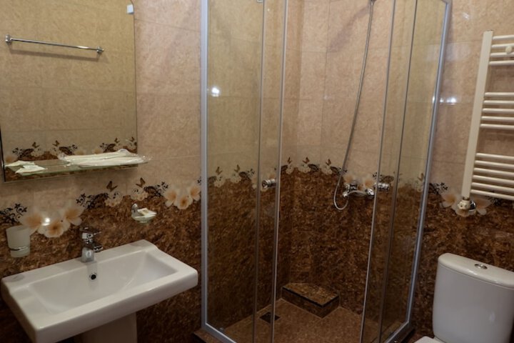 Room 4 of 13