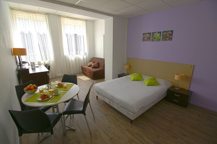 Room 6 of 34