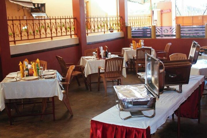 Dining 7 of 19