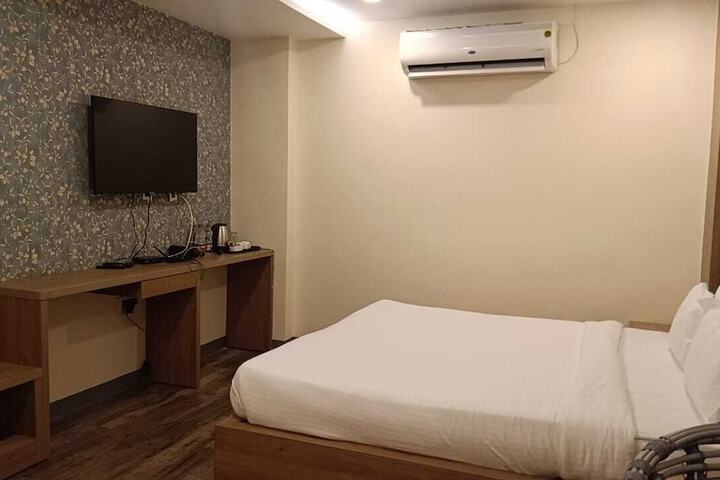 Room 10 of 40
