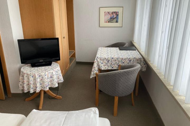Room 17 of 49