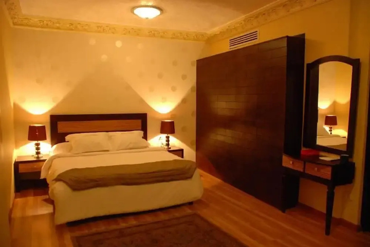 Room 5 of 21