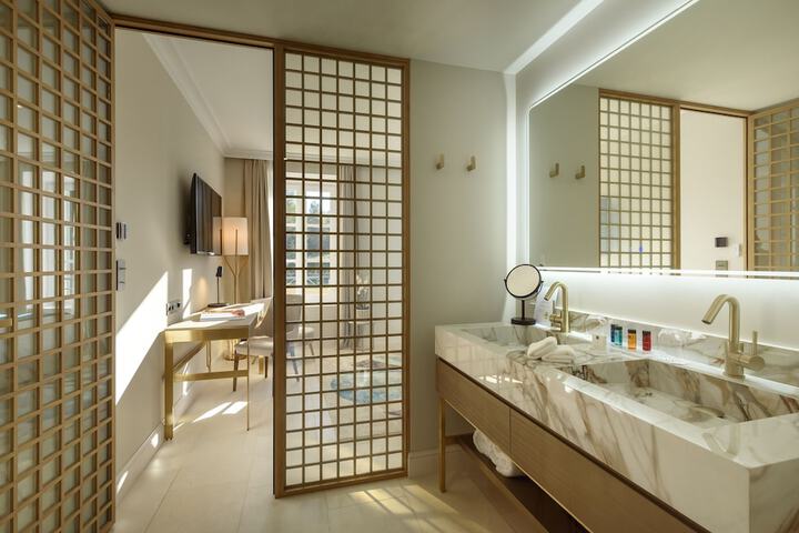 Room 30 of 50