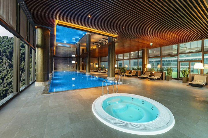 Pool 103 of 202