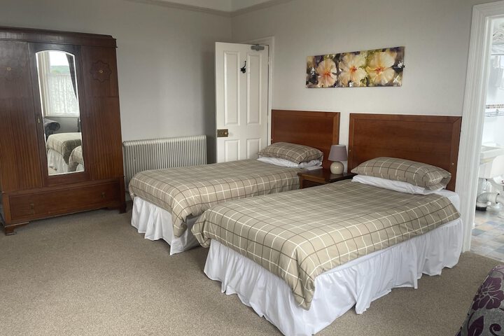 Room 28 of 77