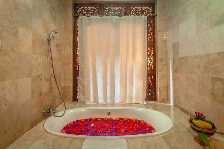 Hot Tub 25 of 60