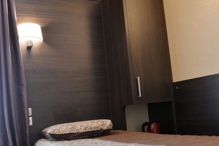 Room 9 of 48