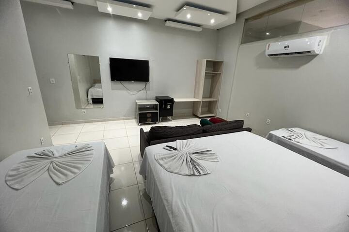 Room 6 of 12