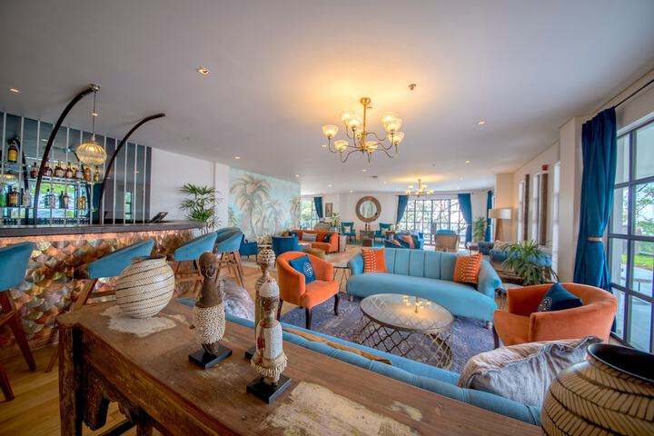 Lounge 97 of 160