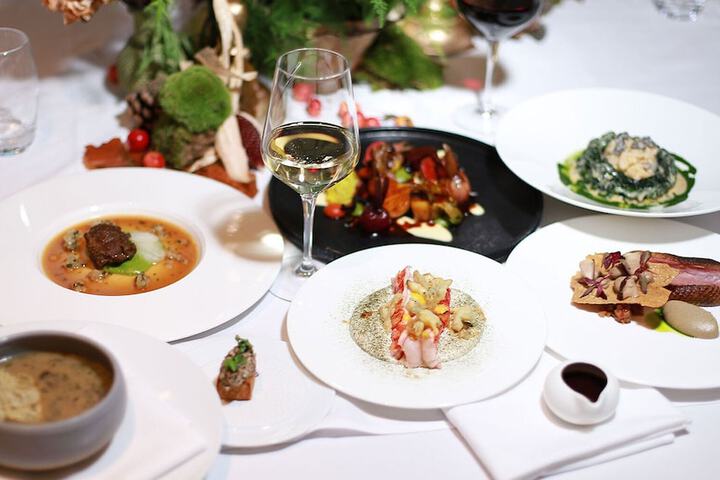 Dining 76 of 103