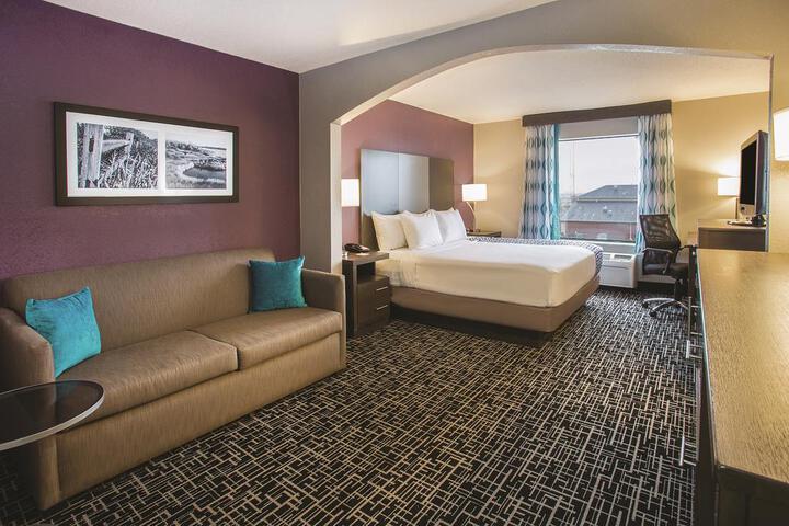 1 King Bed (6 of 7)
