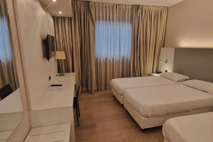 Room 8 of 21