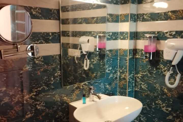 Room 100 of 195