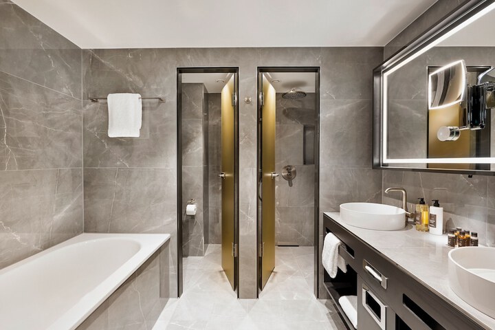 Room 32 of 55