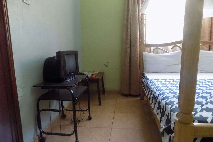 Room 8 of 17
