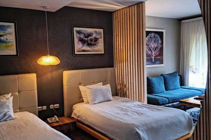 Room 9 of 47