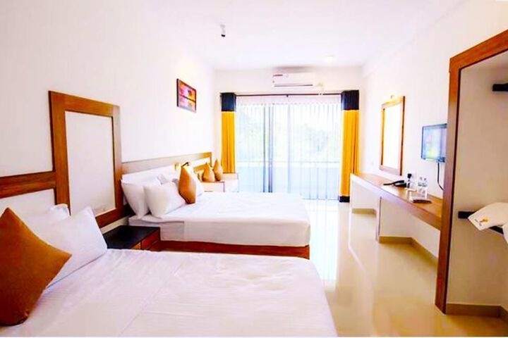 Room 8 of 9