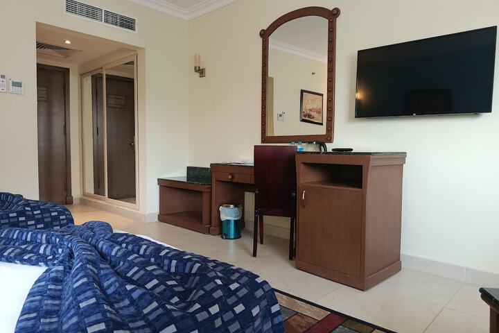 Room 10 of 37