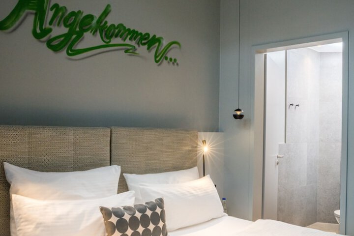 Room 33 of 103