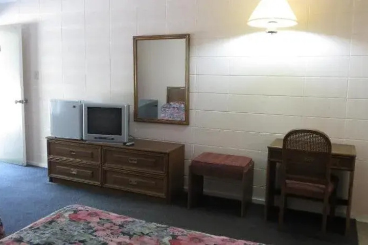 Room 2 of 9