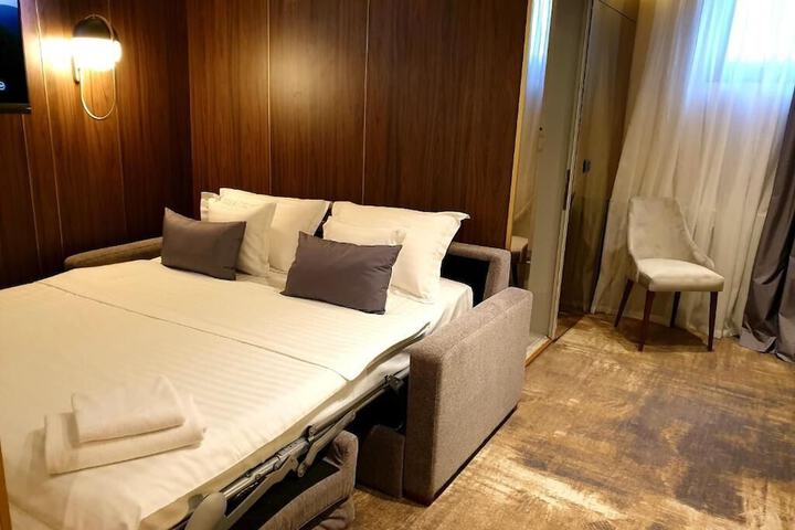 Room 20 of 120