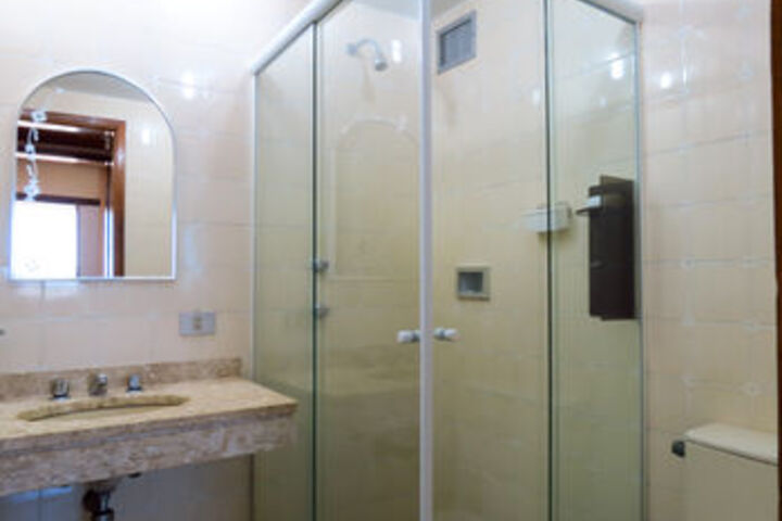Room 2 of 25