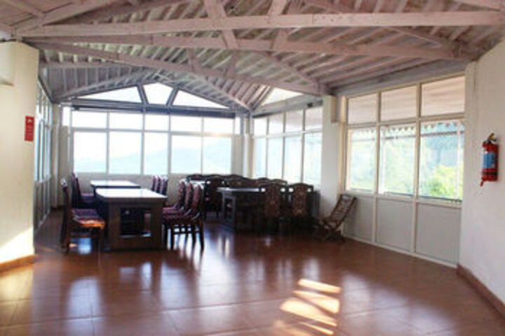 Dining 8 of 8