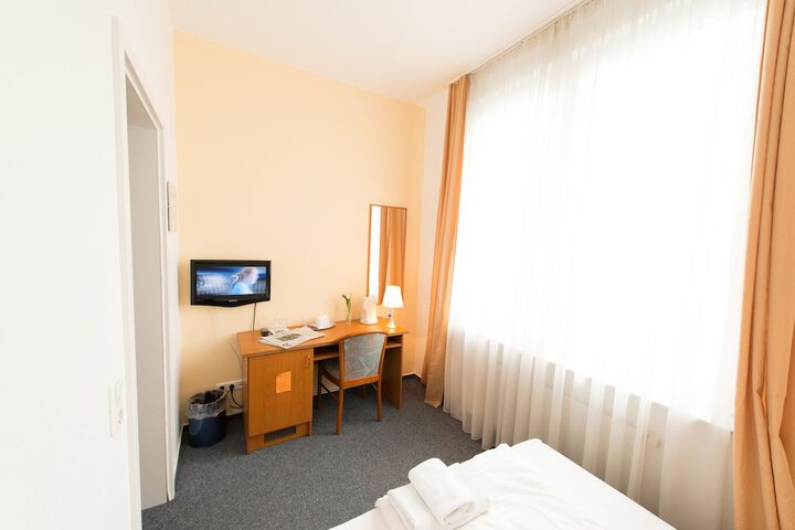 Room 7 of 42