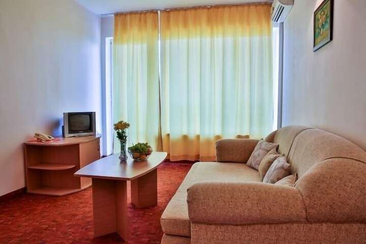 Room 5 of 33