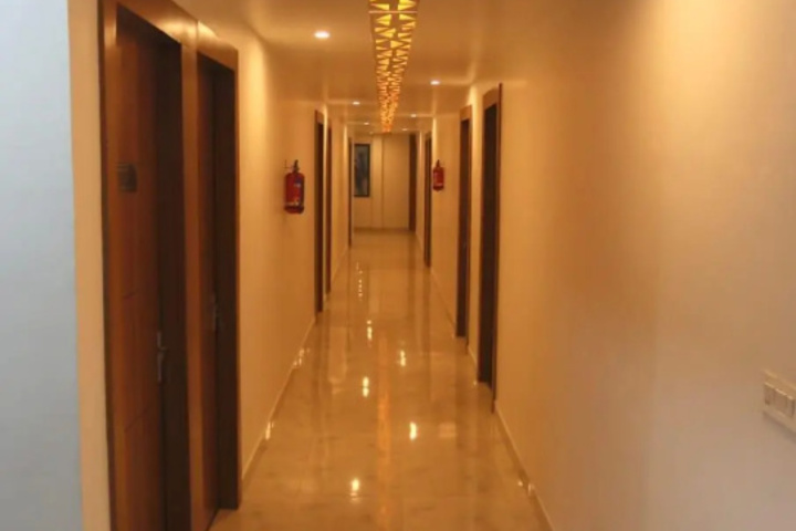 Room 7 of 12