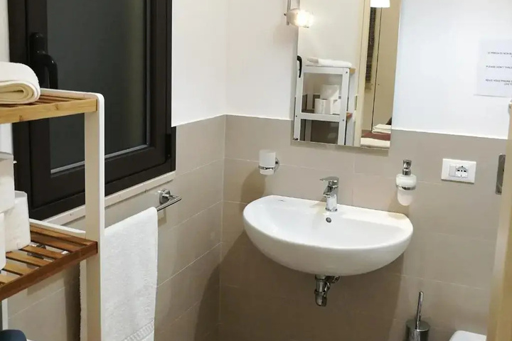 Room 6 of 14