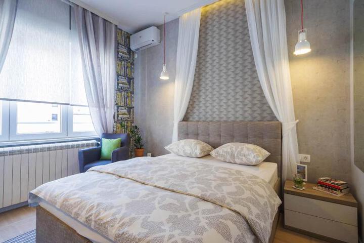 Room 7 of 10