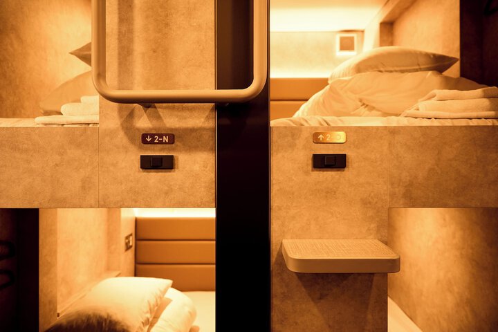 Room 4 of 9