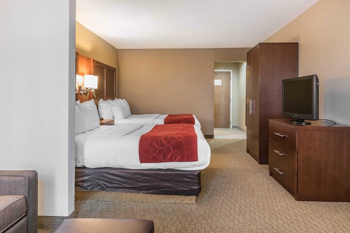 Suite 2 Queen Beds (3 of 17)