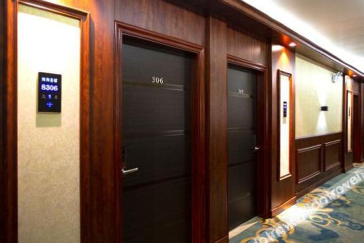 Hotel Interior 11 of 29