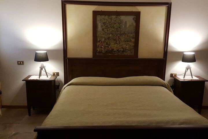 Room 6 of 49