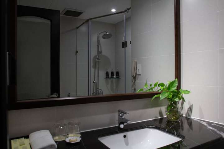 Room 28 of 49