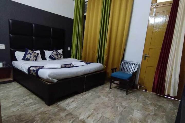 Room 33 of 48