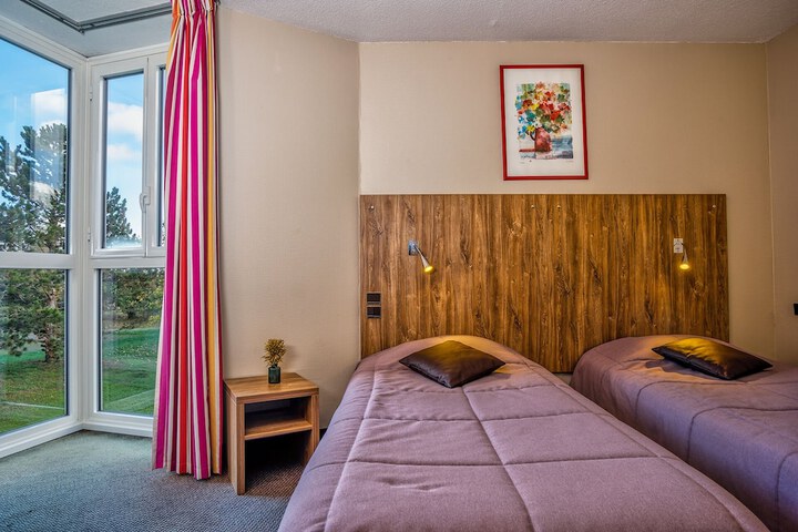 Room 8 of 50