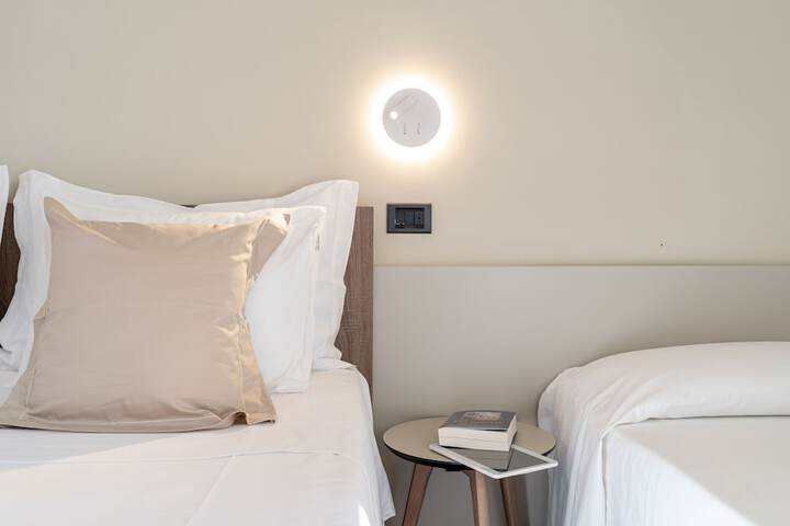 Room 34 of 211