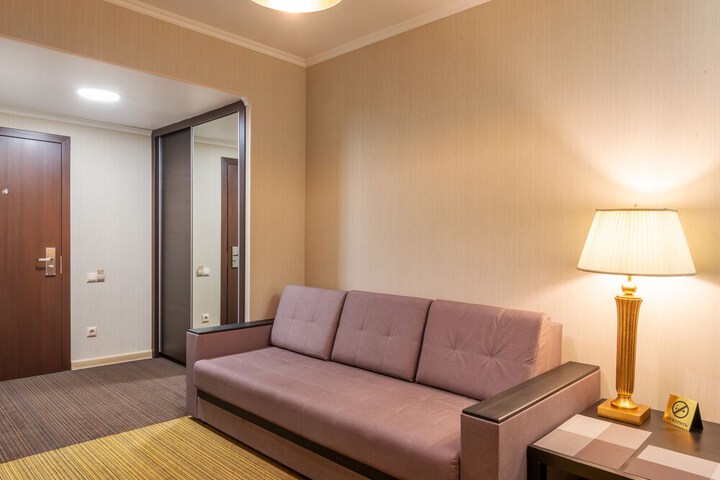 Room 16 of 38