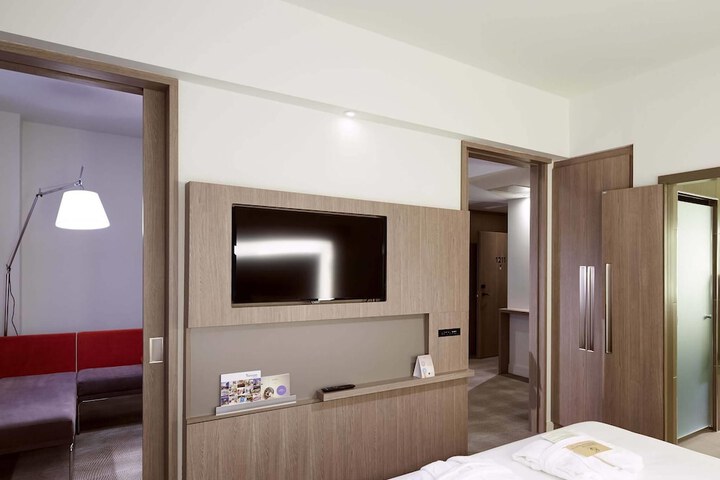Room 6 of 53