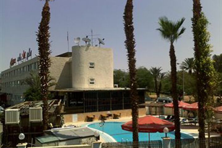Pool 12 of 17