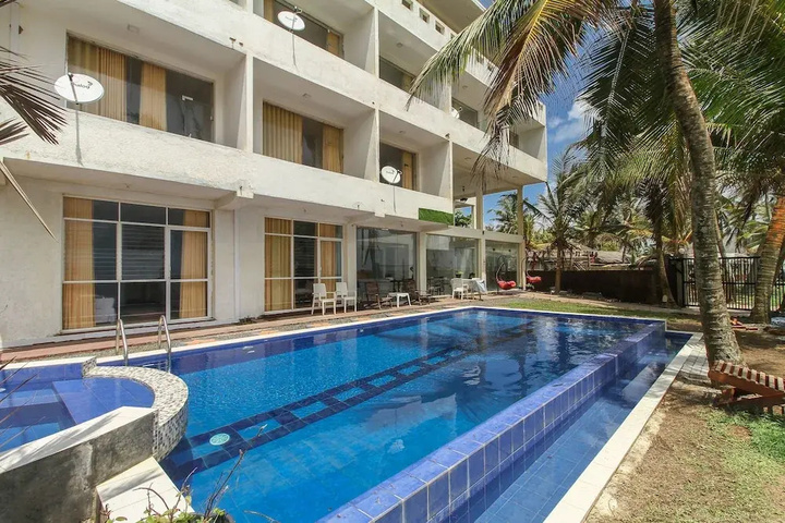 Pool 10 of 14