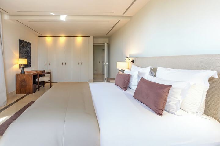 Room 42 of 152