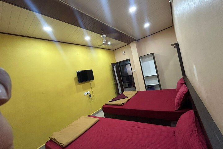 Room 12 of 27