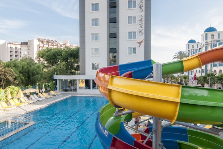 Hotel Pool