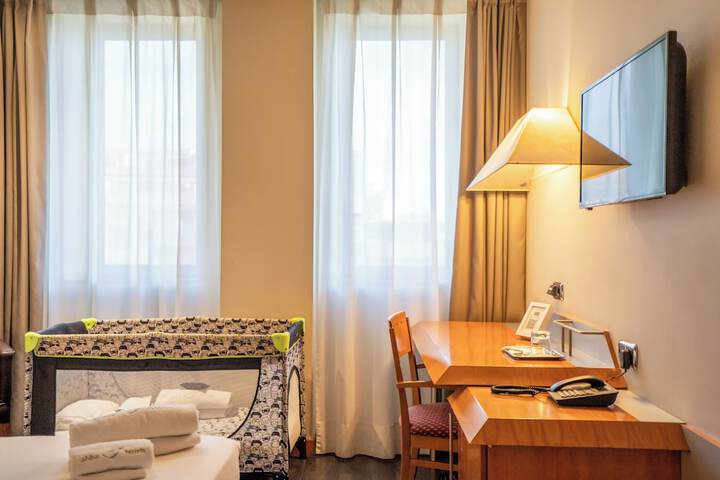 Room 14 of 66
